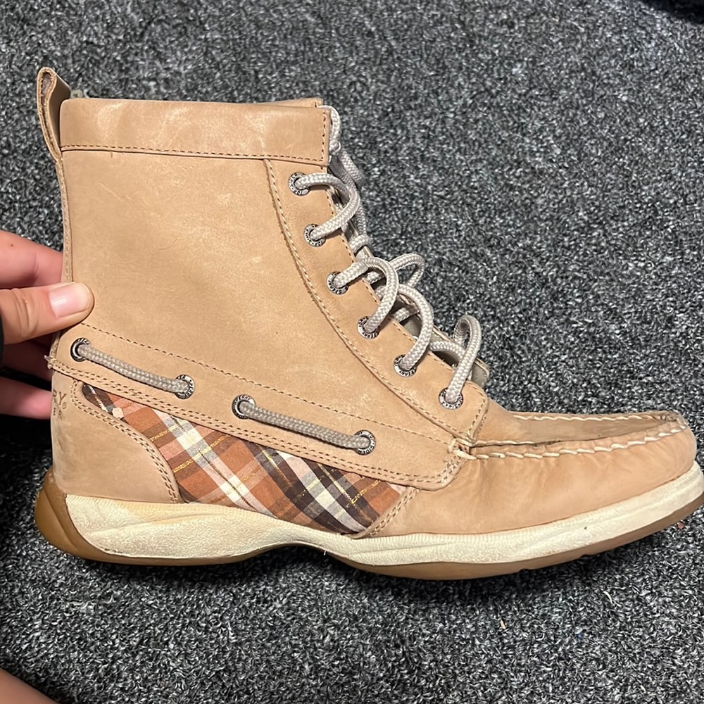 Size 6 ankle boots Sperry